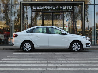 2024 Lada (ВАЗ) Vesta I Рестайлинг (NG), белый, 1275000 рублей, вид 4
