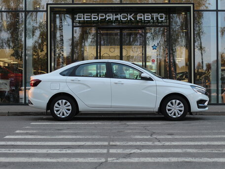 2024 Lada (ВАЗ) Vesta I Рестайлинг (NG), белый, 1275000 рублей, вид 4