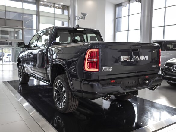 2026 Ram 1500 Crew Cab V Рестайлинг, синий, 9590000 рублей - вид 7
