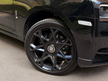 2019 Rolls-Royce Cullinan I (Series I), серый, 24790000 рублей, вид 3