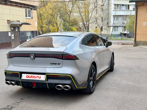 2023 Changan UNI-V I, серебристый, 2500000 рублей - вид 2