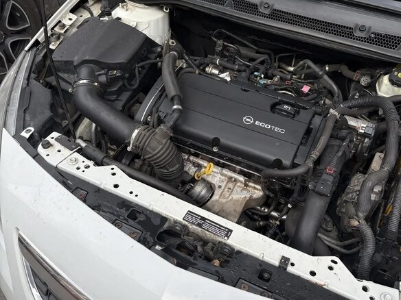 2011 Opel Astra J, белый - вид 9