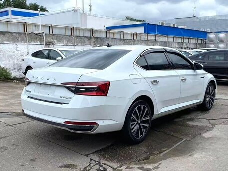 2022 Skoda Superb III Рестайлинг, белый, 2170000 рублей, вид 3