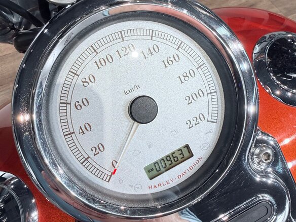 2010 Harley-Davidson Fat Bob, красный, 999000 рублей - вид 20
