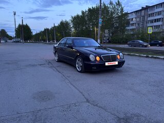 2001 Mercedes-Benz E-Класс 240 II (W210, S210) Рестайлинг, фиолетовый, 850000 рублей, вид 1