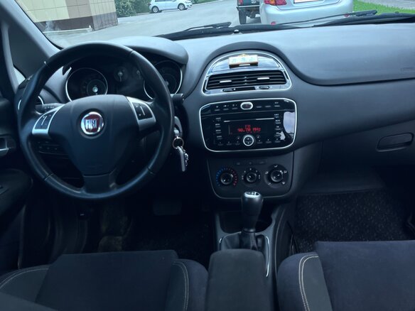 2012 Fiat Punto III Punto, серый, 750000 рублей - вид 9