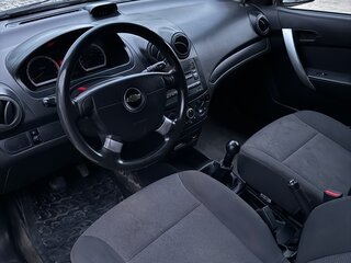 2010 Chevrolet Aveo I Рестайлинг, серебристый, 300000 рублей, вид 4