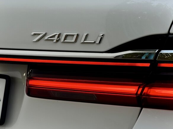 2021 BMW 7 серии Long 740Li xDrive VI (G11/G12) Рестайлинг, белый, 8900000 рублей - вид 8