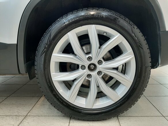 2015 Volkswagen Tiguan I Рестайлинг, серебристый - вид 13
