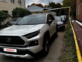 2024 Toyota RAV4 V (XA50), белый, 3000000 рублей, вид 2