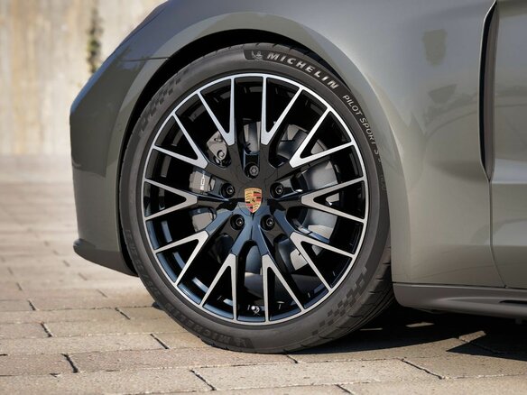 2026 Porsche Panamera 4 III, серый, 24900000 рублей - вид 2