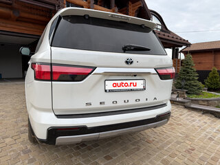 2022 Toyota Sequoia III, белый, 10100000 рублей, вид 2