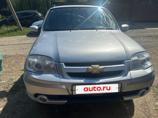 2013 Chevrolet Niva I Рестайлинг, серебристый, 500000 рублей, вид 1