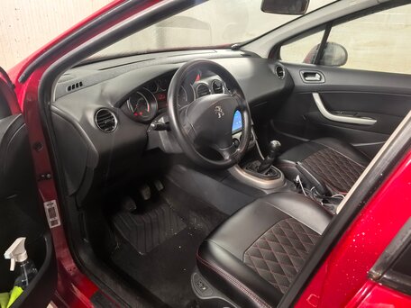 2011 Peugeot 308 I Рестайлинг, красный, 400000 рублей, вид 5