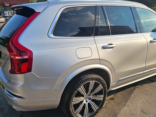 2021 Volvo XC90 II Рестайлинг 1, серебристый, 6800000 рублей, вид 3