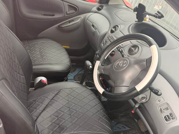 2002 Toyota Vitz I (P10), розовый, 280000 рублей - вид 8