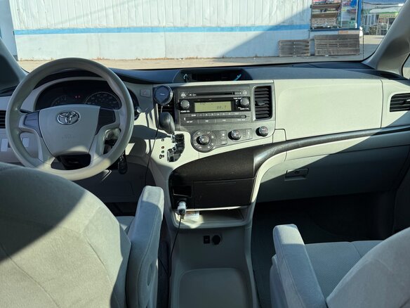 2012 Toyota Sienna III, серый, 1999999 рублей - вид 15