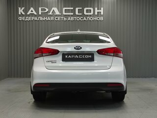 2019 Kia Cerato III Рестайлинг (Classic), белый, 1370000 рублей, вид 4