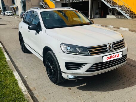 2017 Volkswagen Touareg II Рестайлинг, белый, 3100000 рублей, вид 3