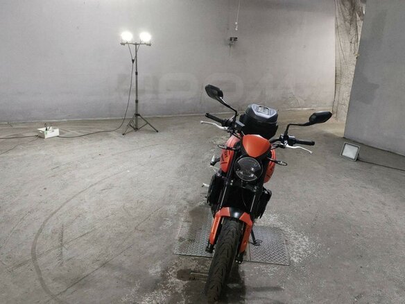 2023 Triumph Trident 660, оранжевый, 850000 рублей - вид 3