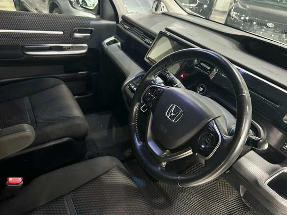 2015 Honda Stepwgn V, белый, 1649000 рублей - вид 11