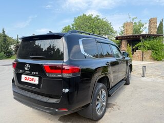 2022 Toyota Land Cruiser 300 Series, чёрный, 11900000 рублей, вид 4
