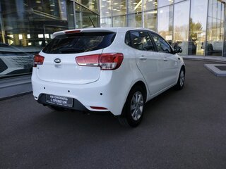 2015 Kia Rio III Рестайлинг, белый, 1049000 рублей, вид 5