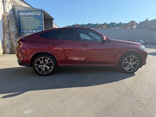 2020 BMW X6 30d III (G06), красный, 7500000 рублей, вид 4