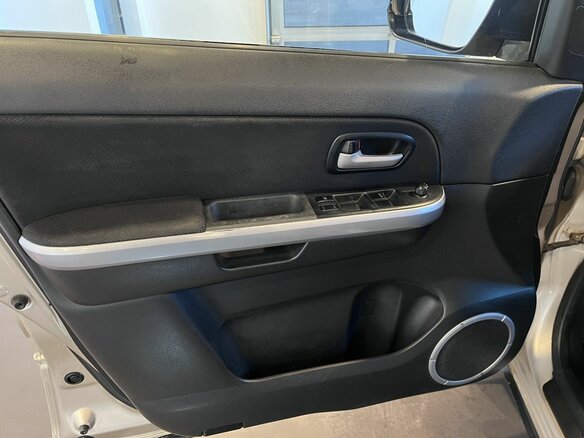 2005 Suzuki Grand Vitara II, бежевый, 550000 рублей - вид 19