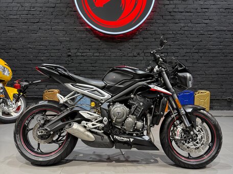 2019 Triumph Street Triple, чёрный, 755000 рублей, вид 3