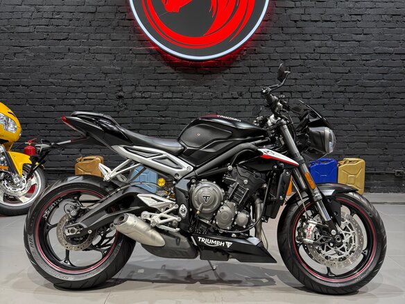 2019 Triumph Street Triple, чёрный, 755000 рублей - вид 2