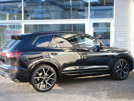 2025 Volkswagen Touareg III Рестайлинг, чёрный, 9900000 рублей, вид 3