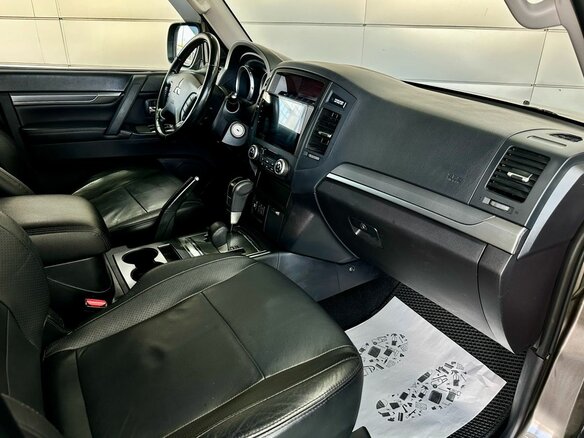 2010 Mitsubishi Pajero IV, коричневый, 1879000 рублей - вид 18
