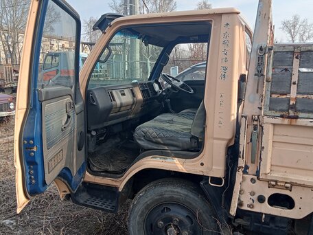 1990 Mazda Titan, бежевый, 900000 рублей, вид 4