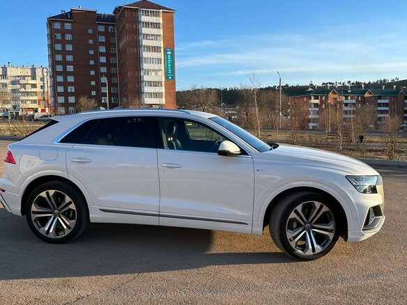 2019 Audi Q8 55 TFSI I (4M), белый, 5850000 рублей - вид 9