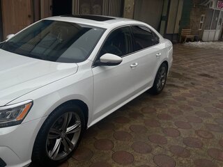 2018 Volkswagen Passat (North America and China) I Рестайлинг, белый, 1800000 рублей, вид 4
