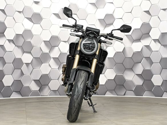 2024 Honda CB 650R, серый, 1177000 рублей - вид 4