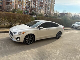 2020 Ford Fusion (North America) II Рестайлинг, белый, 1800000 рублей, вид 2