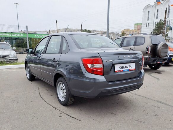 2026 Lada (ВАЗ) Granta I Рестайлинг, серый, 1109900 рублей - вид 3