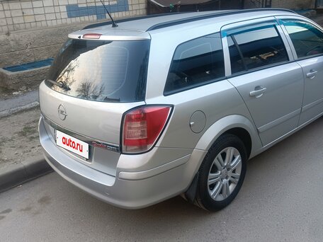 2009 Opel Astra H Рестайлинг, серебристый, 530000 рублей, вид 3