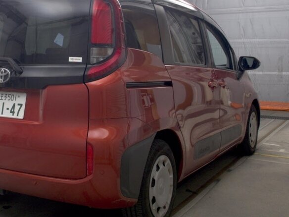 2023 Toyota Sienta III, красный, 1139000 рублей - вид 1
