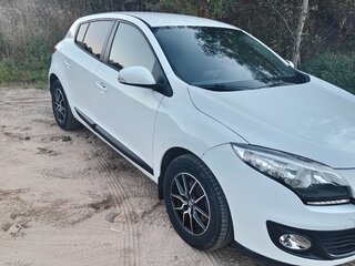 2012 Renault Megane III Рестайлинг, белый, 690000 рублей, вид 5