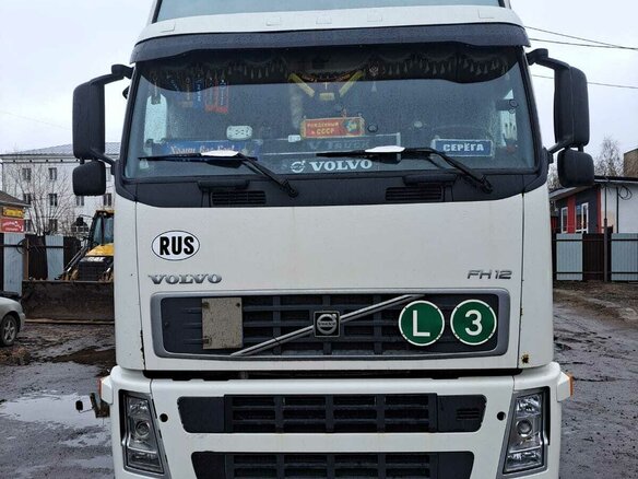 2005 Volvo FH, белый, 4000000 рублей