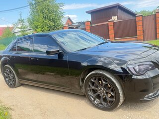 2019 Chrysler 300C II Рестайлинг, чёрный, 3500000 рублей, вид 4