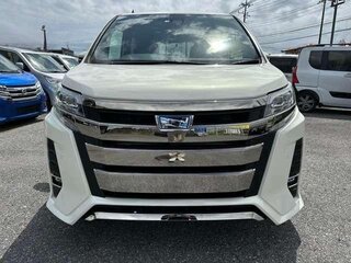 2021 Toyota Noah III (R80) Рестайлинг, белый, 1687000 рублей, вид 2