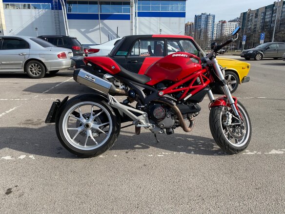 2010 Ducati Monster 1100, красный - вид 9