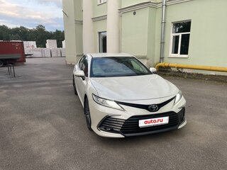 2021 Toyota Camry VIII (XV70) Рестайлинг, белый, 4500000 рублей, вид 2