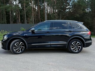 2019 Volkswagen Tiguan Allspace II, чёрный, 4200000 рублей, вид 1