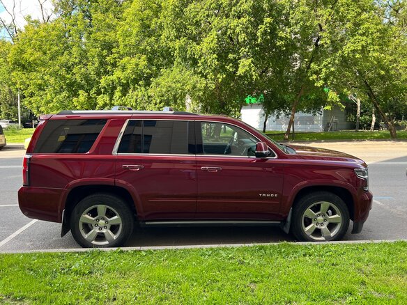2019 Chevrolet Tahoe IV, красный, 4450000 рублей - вид 1