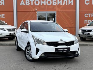 2020 Kia Rio IV Рестайлинг, белый, 1170000 рублей, вид 3